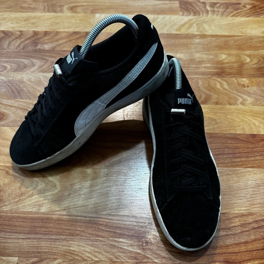Puma Smash V2 Juniors Size 7C Black And White 365176-01 UK Size 7 EUR Size 39